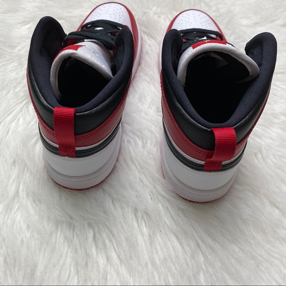 Air Jordan 1 Mid Chicago White Toe - Picture 5 of 10